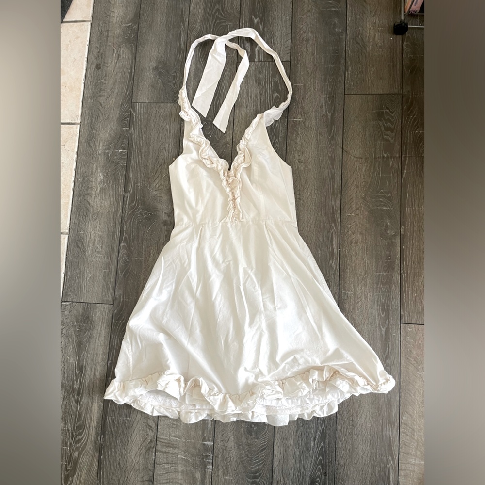 LILLY PULITZER white summer halter dress- perfect! Feminine, beaded, ruffle 🩶